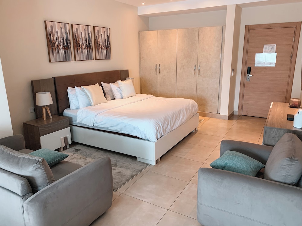 Sky Suites Airport