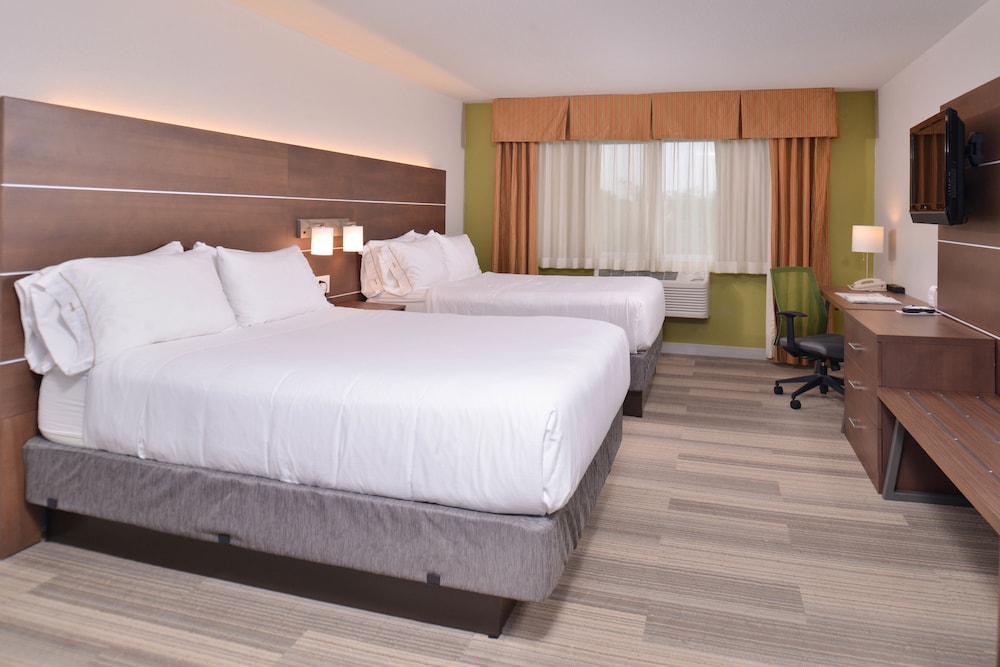 Stevens Point Vacations - Holiday Inn Express and Suites Stevens Point, an IHG Hotel - Property Image 4