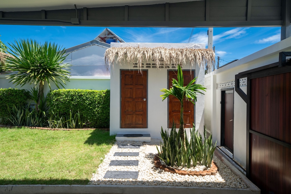 Balinese-Style 2BR Pool Villa Aemy