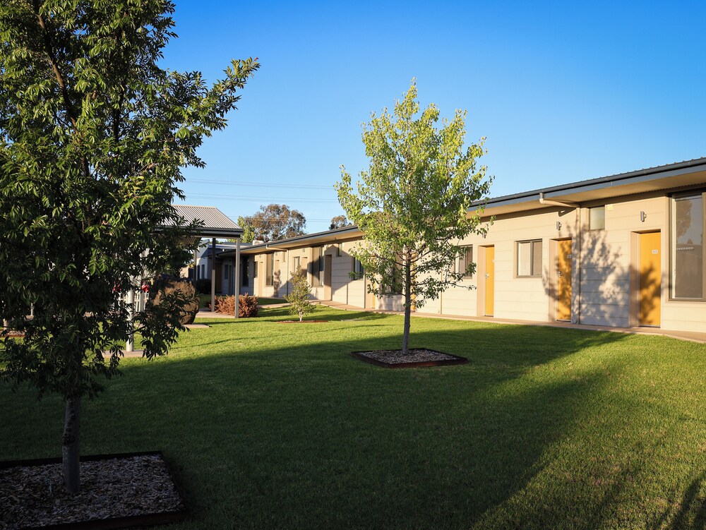 Eastend Studio Apartments