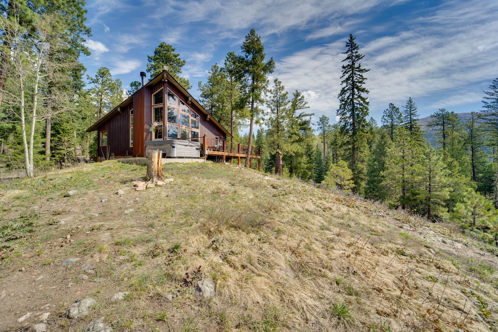 Bayfield Cabin w/ Hot Tub & Striking Mountain View view 5