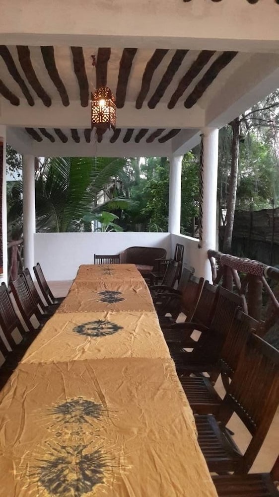 Casa Umoja Guesthouse