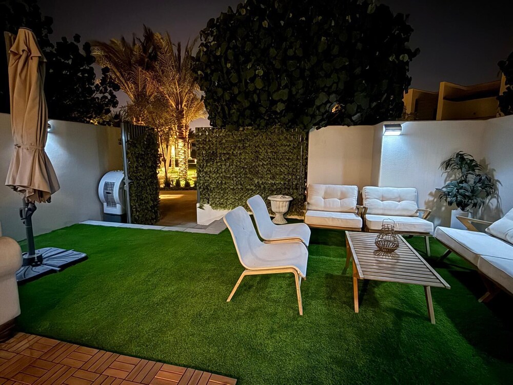 Elegant Stay in Ranches Villa