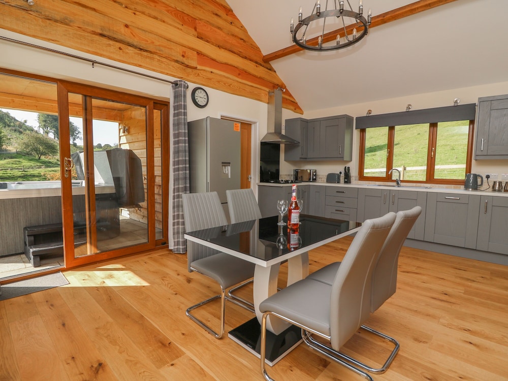 Ploony Hill Cabin