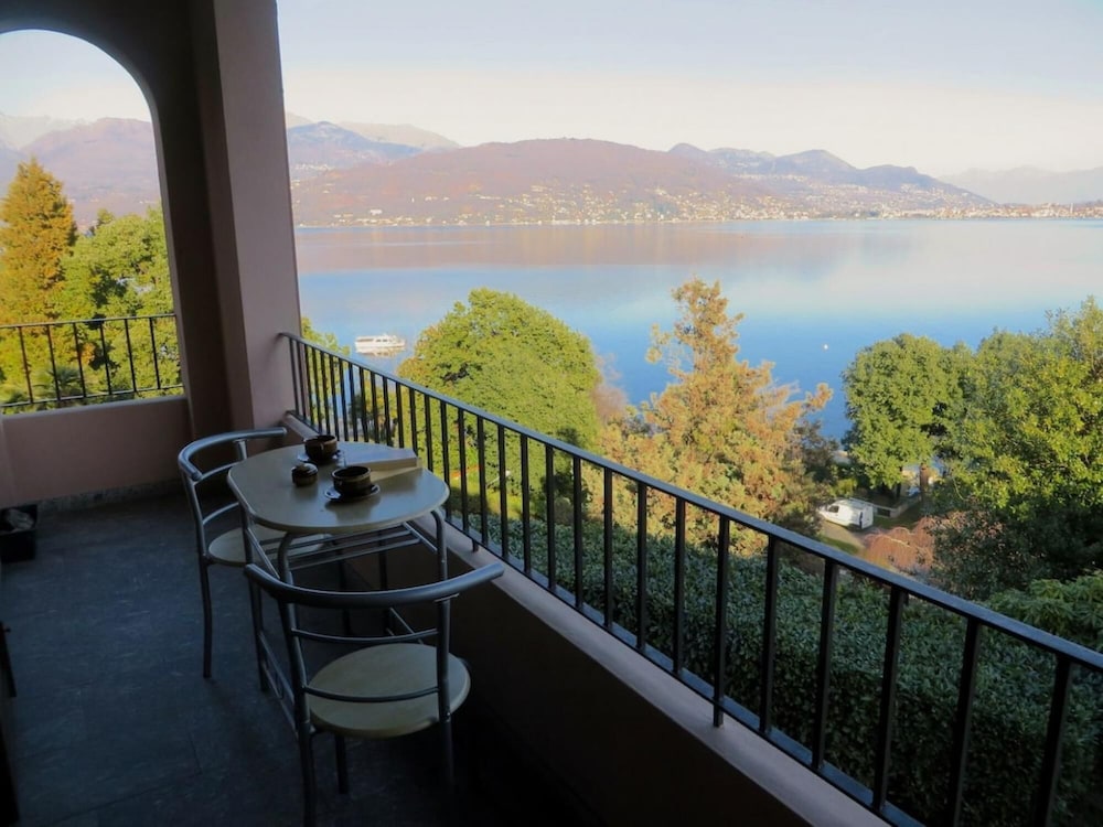 Rashad Studio With Lake View in Baveno view 3
