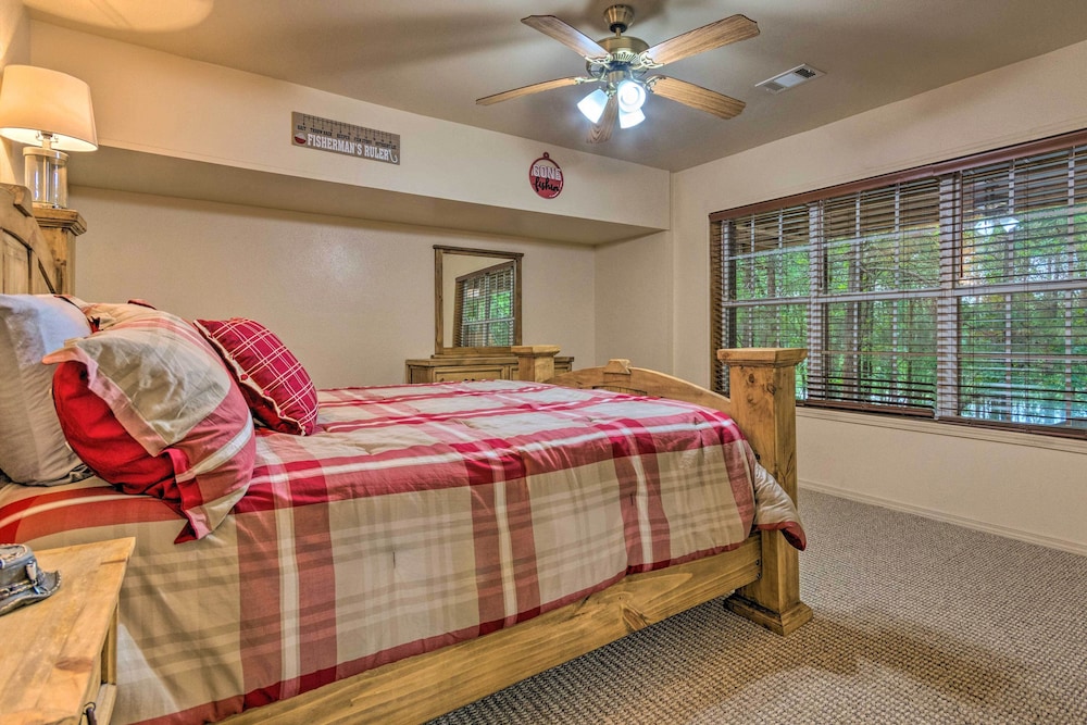 Scranton Vacations - Lakefront Hideaway in Scranton: Spacious Deck - Property Image 20