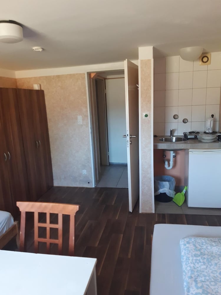 2-Rent Group Hostel Rooms&Apartments EVE168