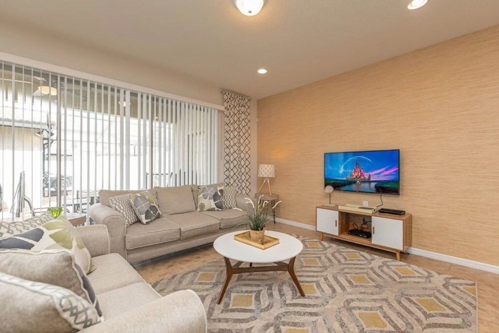 Magical Getaway Near Disney Private Pool + Resort Access, Bbq Grill! 4 Bedroom Townhouse