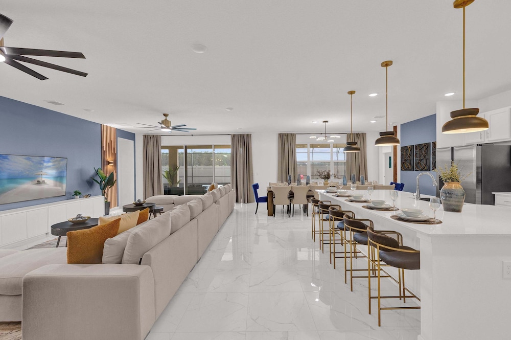 Upstay Epic 15br Mansion for Big Groups Near Parks