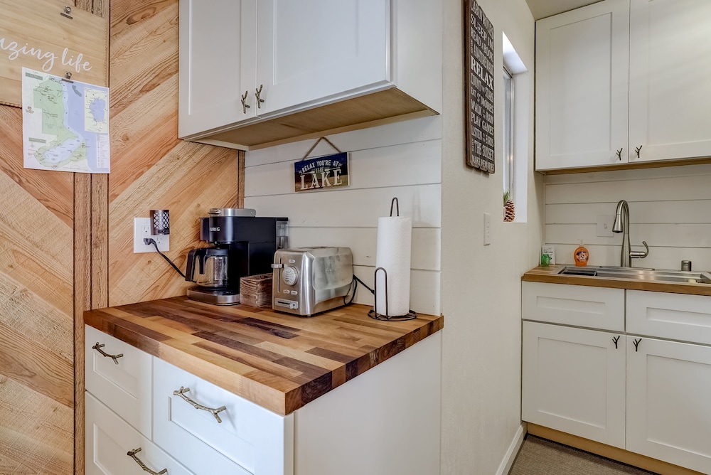 Whispering Pines Cabin - Family and pet Friendly Abode view 4