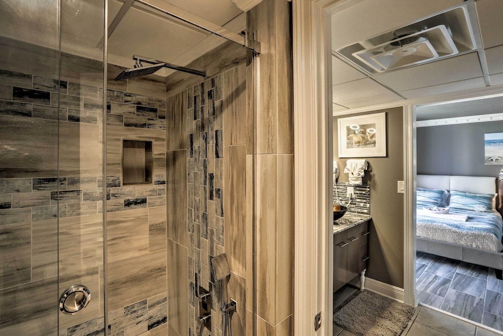 Panama City Beach Condo w/ Balcony & Ocean Views