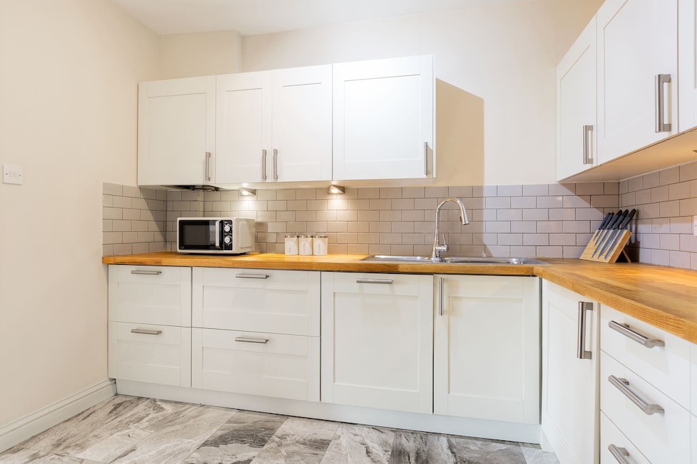 Comfortable 2 Bed Apartment by Tower Bridge
