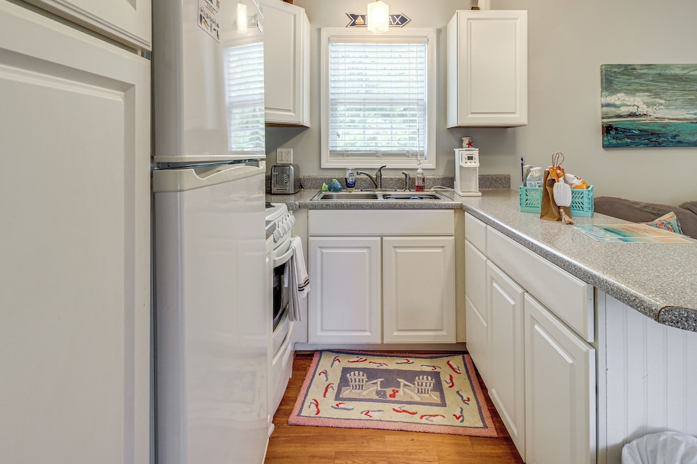 3 Mi to Icw: Coastal Carolina Home w/ Pool Access