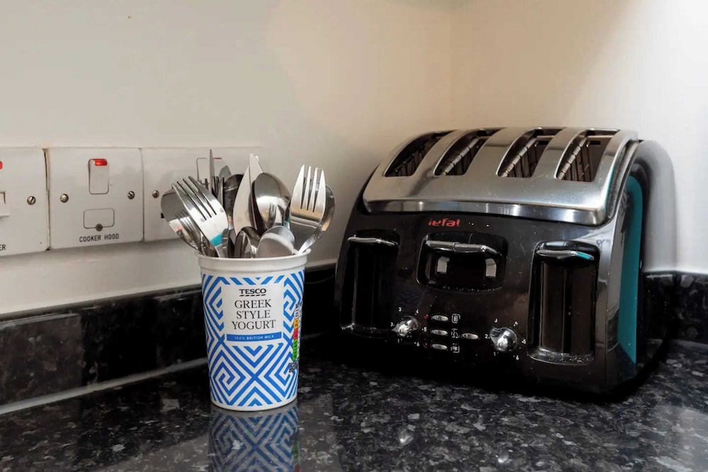 Bright & Airy 1 Bedroom Apartment in Trendy Peckham