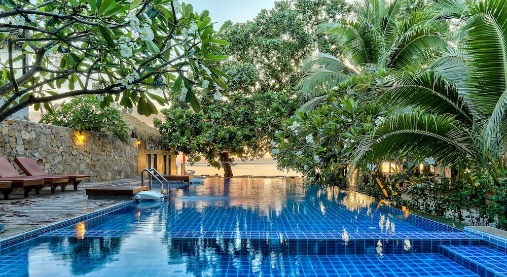 Hotel Sairee Hut Resort Koh Tao - Image 1