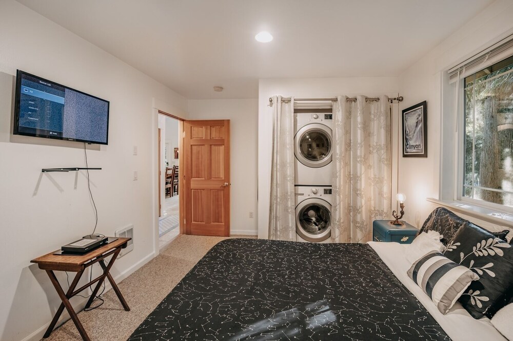 01sl - Hot Tub - Pet Friendly - Bbq - Sleeps 8 3 Bedroom Home by RedAwning