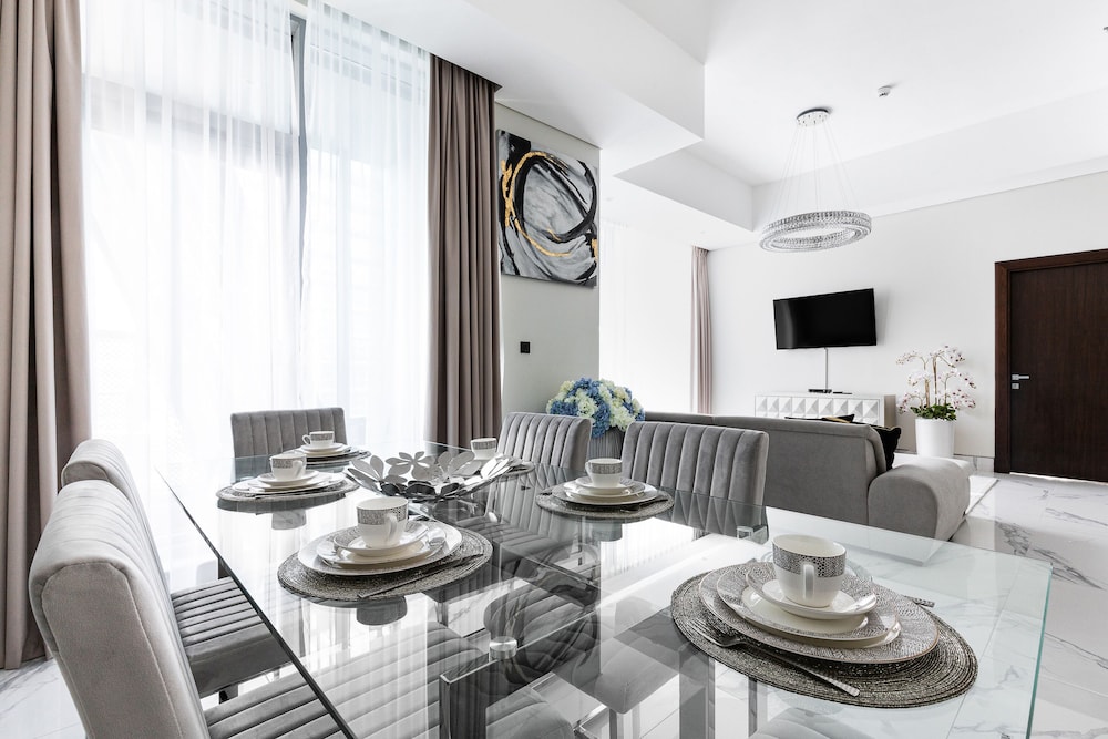 GLOBALSTAY. J One Tower Apartments