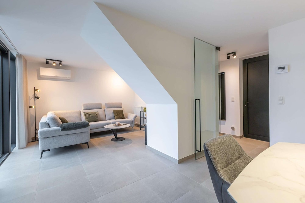 Newly Built Holiday Home for 6 People by the sea