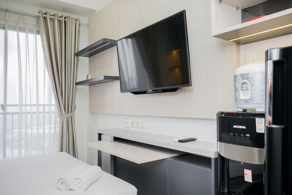 Comfort and Cozy Living Studio Springwood Residence Tangerang Apartment