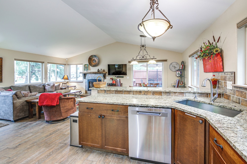 Walk to Ski Shuttle: Dtwn Frisco Gem w/ Fireplace!