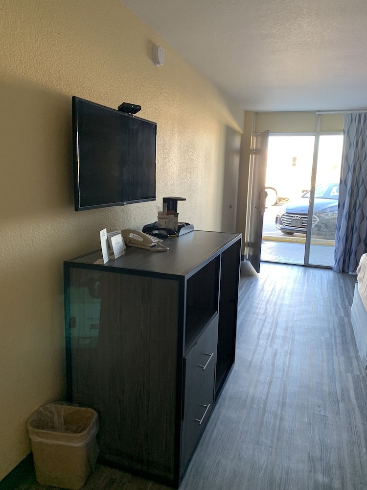 Days Inn by Wyndham Okmulgee view 5