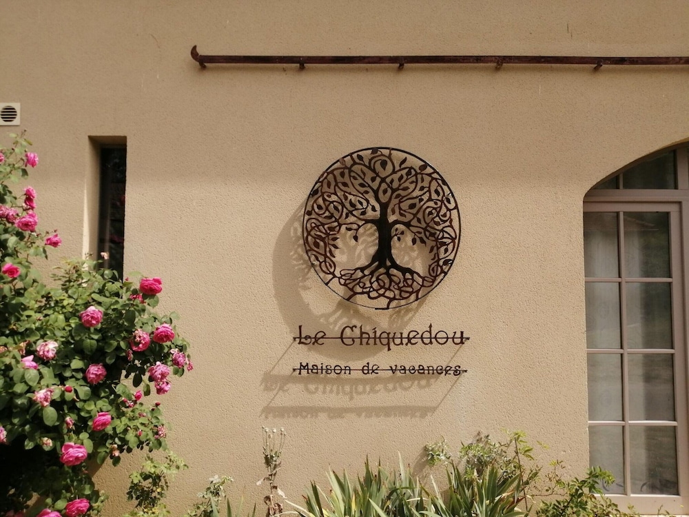 Sunflower Valley Villa, Leobard
