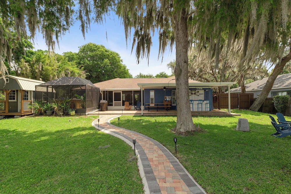 Welcoming Little Blue Lakehouse in Crystal River