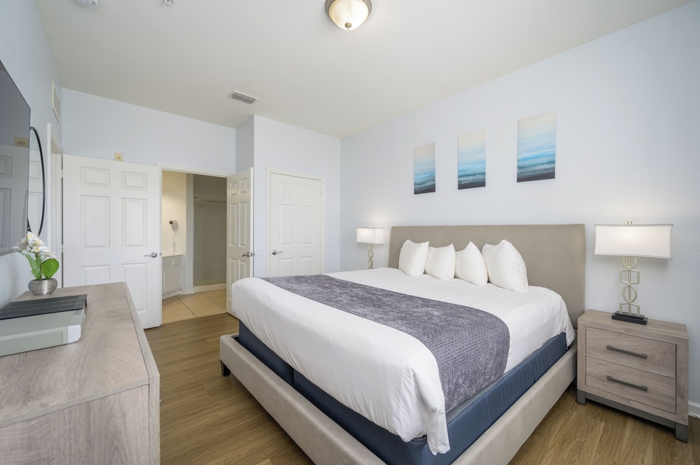 New Listing Beautiful Condo, Vista Cay - 3017