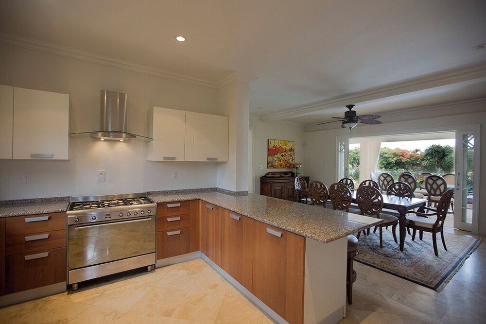 'sweet Dream' Villa w/ Private Pool in Sugar Hill!