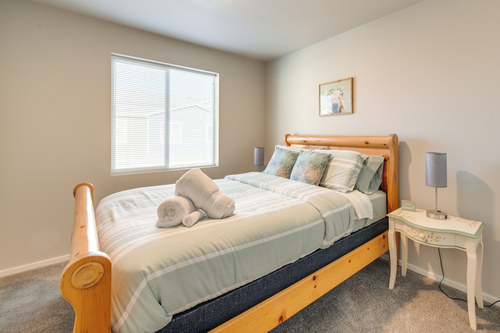 11 Mi to Fort Collins: Wellington Retreat w/ Patio