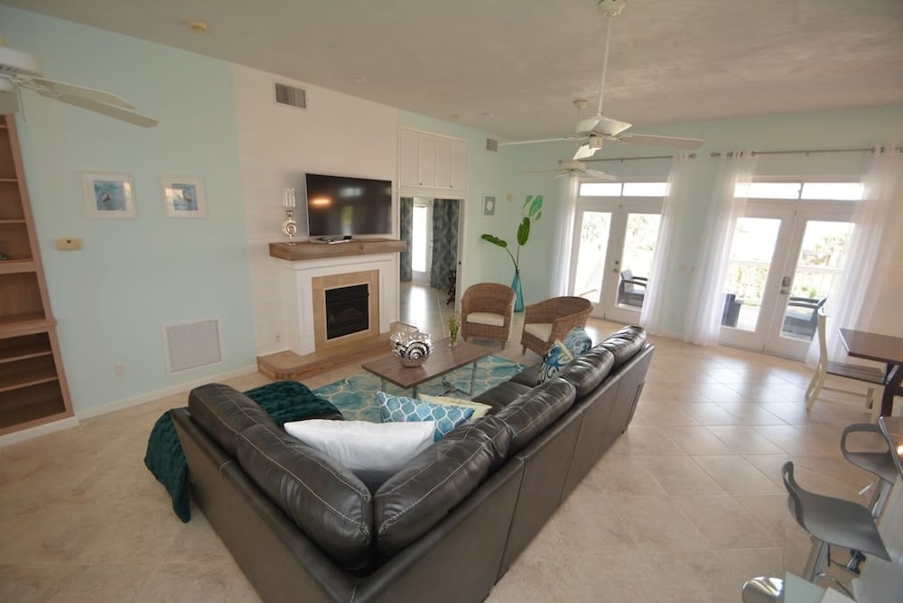 Just Beachy A Luxury Retreat Sleeps 12 3 Levels With Elevator- Perfect for 1-3 Families