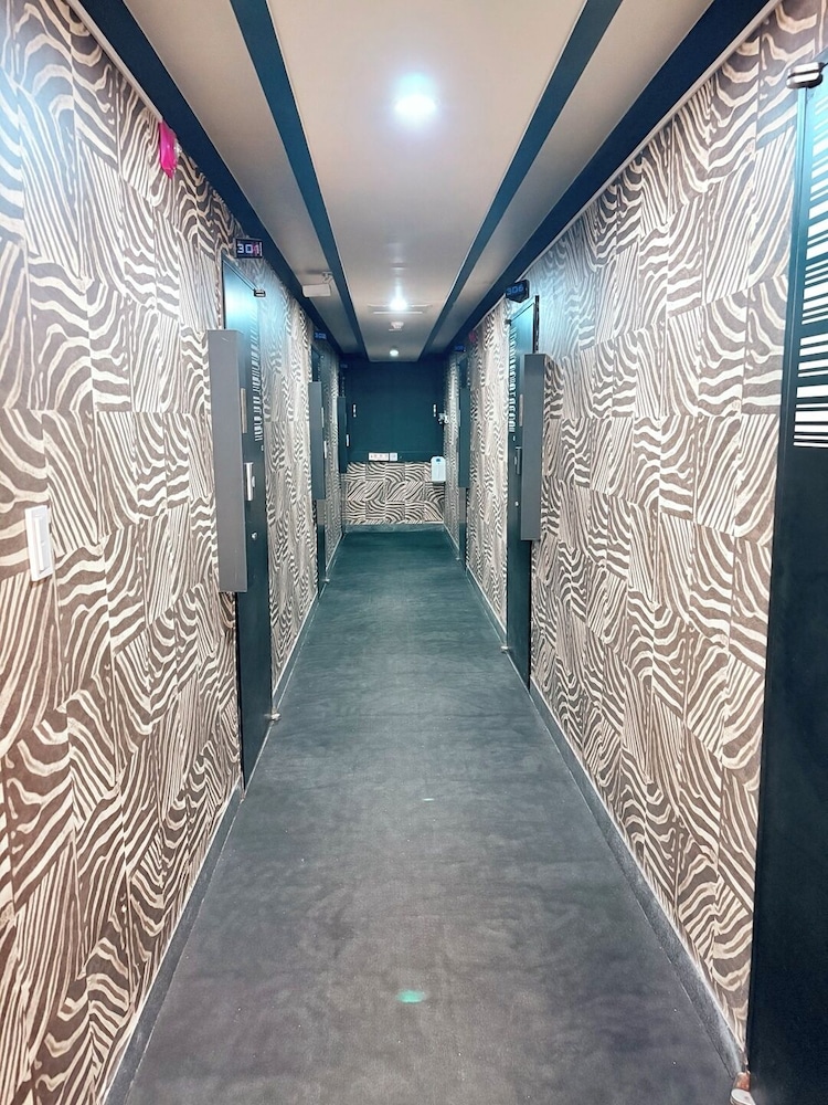 sharp motel