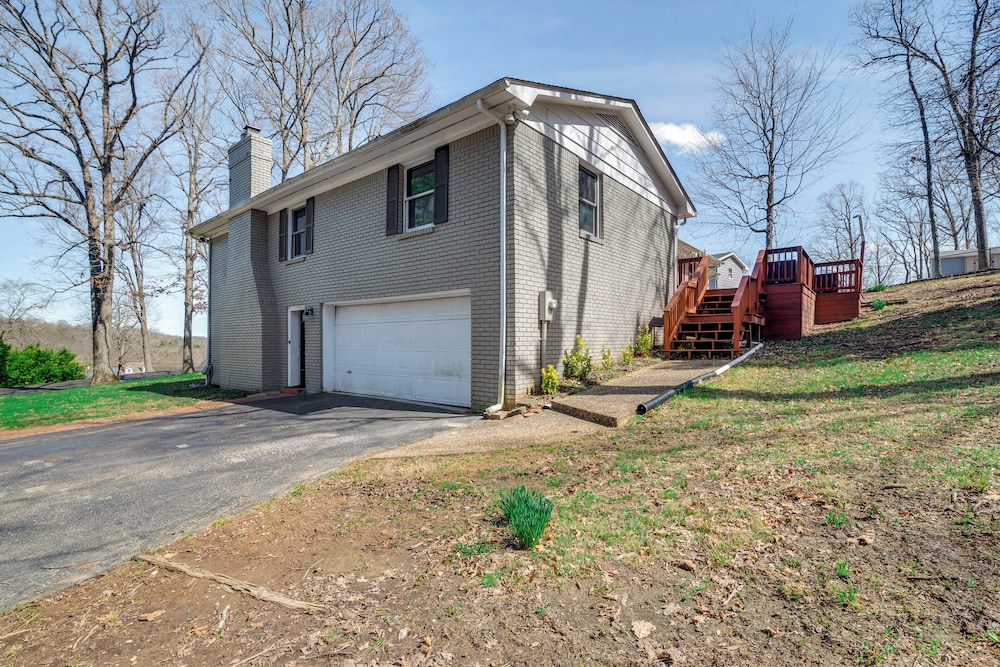 4 Mi to Wku: Hilltopper's Hideaway w/ Grills!