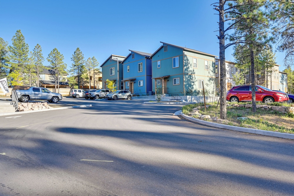 2 Mi to Dtwn Flagstaff: Home w/ Balcony! view 4