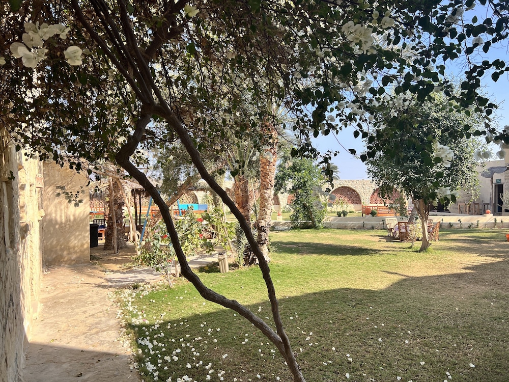 Zad Elmosafer Guest House