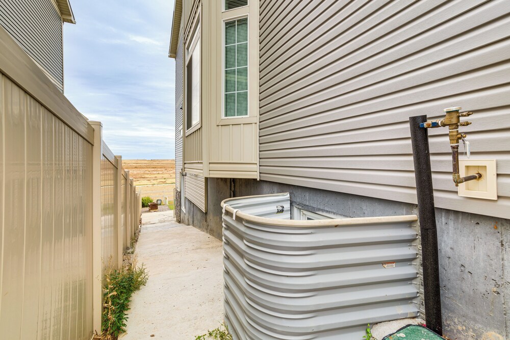 4 Mi to Gaylord Rockies: Modern Aurora Apartment