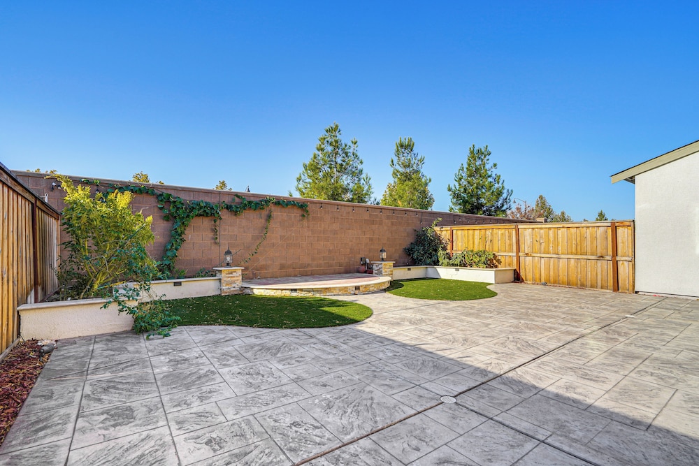 8 Mi to Lincoln Park: Family-friendly Tracy Home