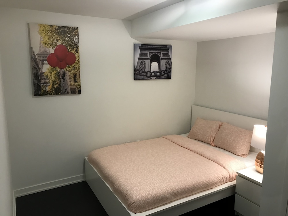 Private Home 3 Bedroom 2 Bath Downtown - Image 4