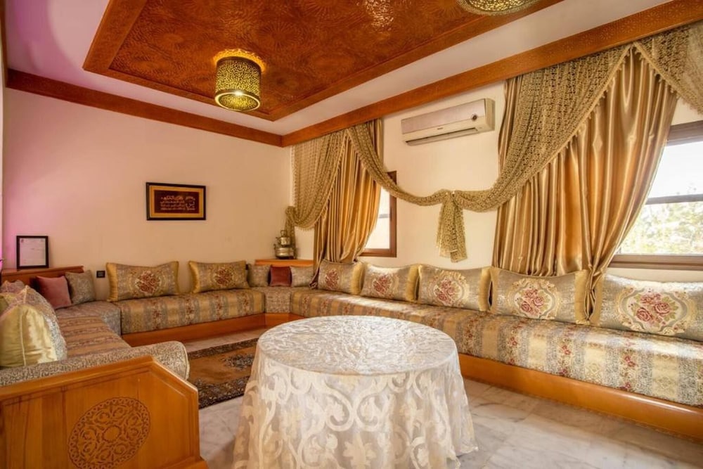 Villa Familiale De 5 Chambres Avec Piscine