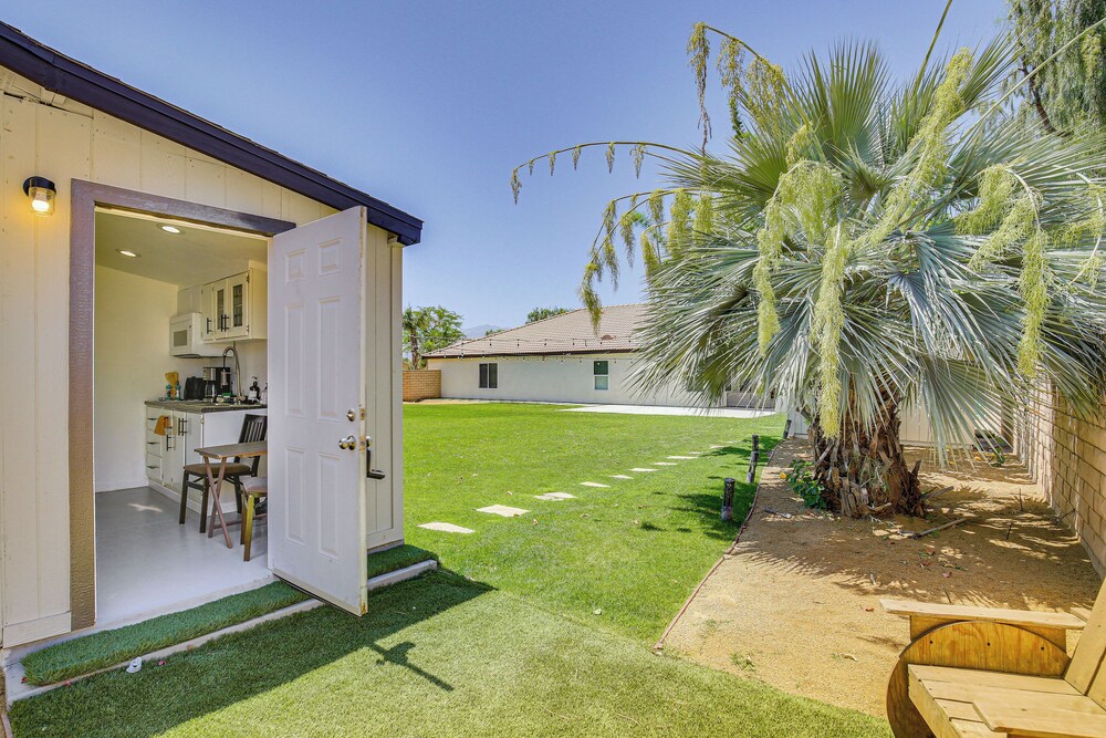 3 Mi to Coachella: Quaint Studio w/ Shared Yard!