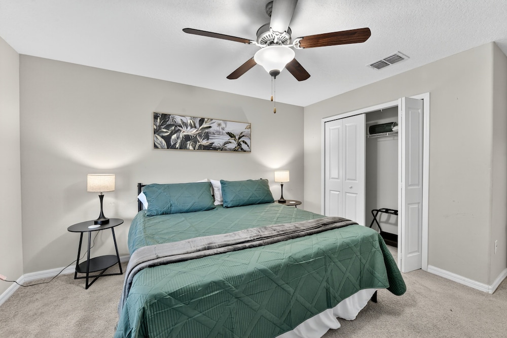Spacious Getaway Near Apollo Beach 5 Bedroom Home