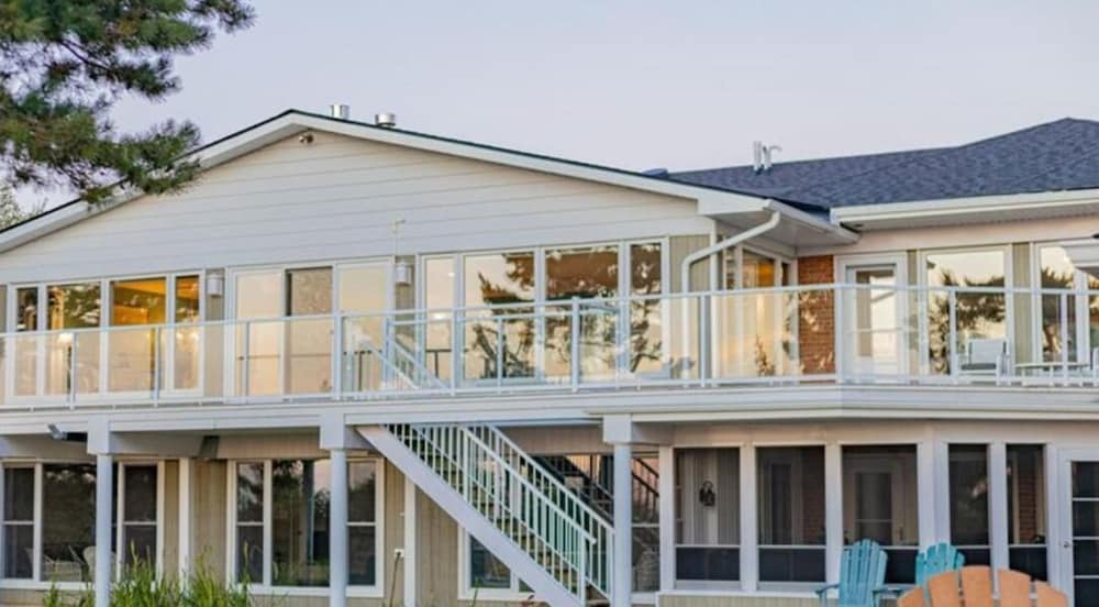 The Brentwood Waterfront Retreat