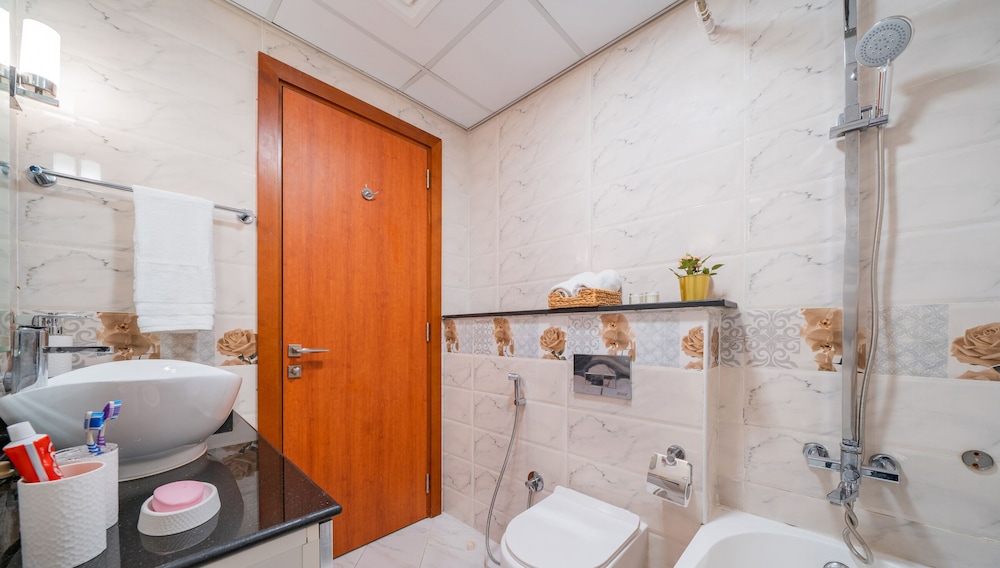 Modern & Stylish Studio in JVT