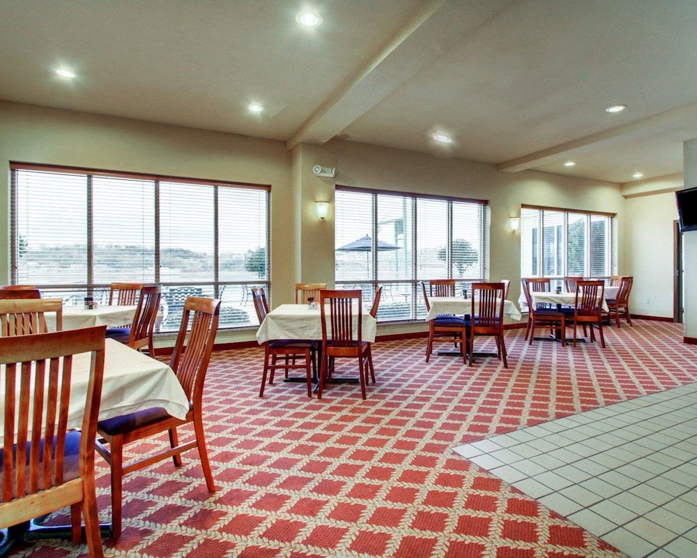 Clarion Suites - Property Image 8
