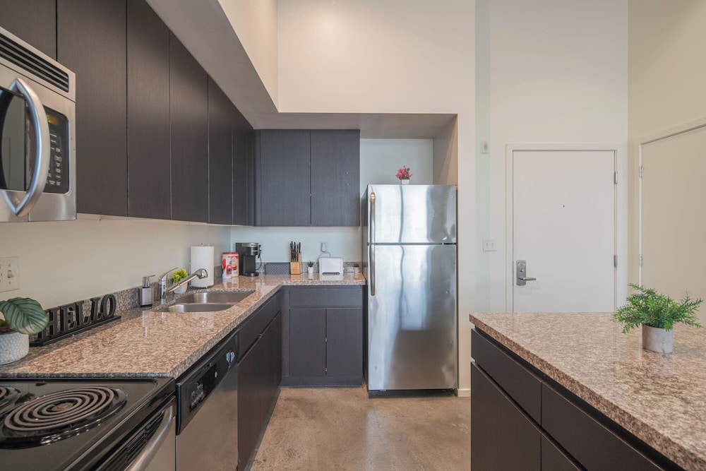 ROVE LIVING/KL - Roosevelt Point