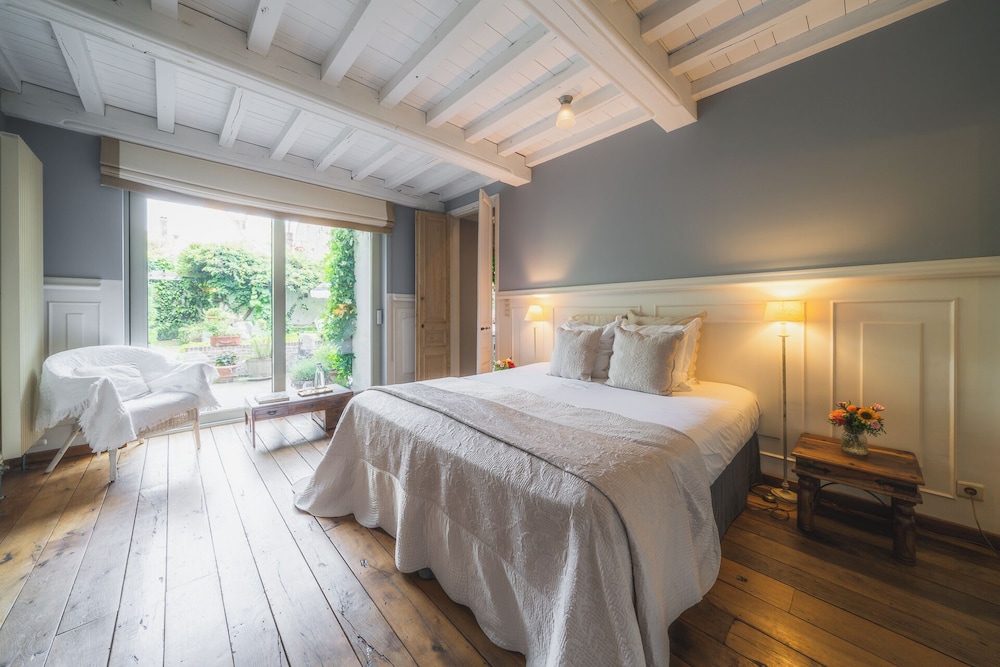 Number 11 Exclusive Guesthouse