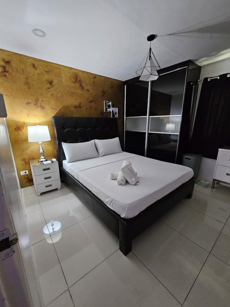 Kandi Suites 2BR with private Jacuzzi