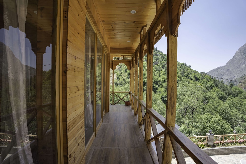 Tirthan Village Resort