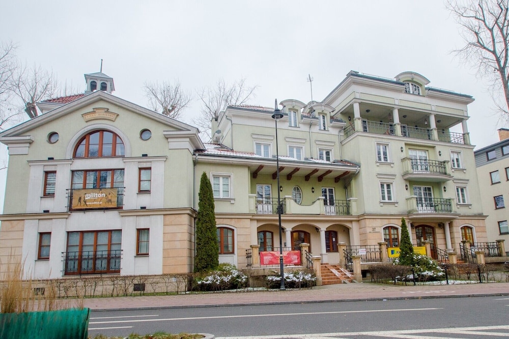 Grand Apartments