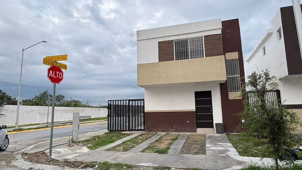 Casa 3 recámaras cerca del aeropuerto